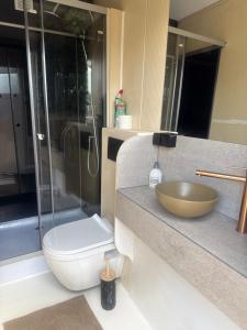 Ένα μπάνιο στο Glamping Dok52