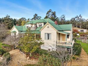 an old white house with a green roof at Countryside Escape Near Margate Village in Margate