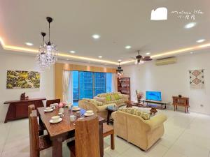 a living room with a couch and a table at Maison life 小居屋 The Loft Imago in Kota Kinabalu