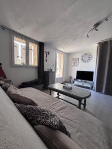 Et tv og/eller underholdning på Le pavé