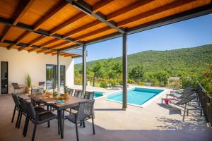 Πισίνα στο ή κοντά στο Villa Harmony