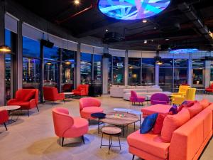 Tru by Hilton Lao Cai City Riverside的休息区