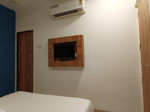 Μια τηλεόραση ή/και κέντρο ψυχαγωγίας στο Hotel West Side Stay