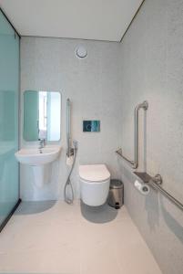 Tru by Hilton Lao Cai City Riverside的一间浴室