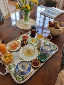 スミュール・アン・ノーソワにあるHôtel Particulier, Maison Jazey.の食品の皿 +15枚の写真