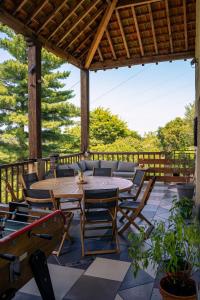 a patio with a table and chairs on a deck at La Maison de Judith Chambres d hôtes in Orthez