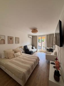 TV a/nebo společenská místnost v ubytování Spacieux studio proche gare