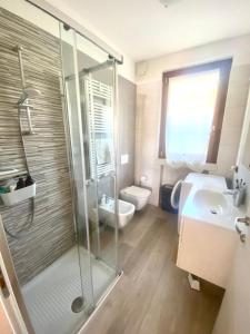 a bathroom with a shower and a sink and a toilet at Wendy House RESIDENCE CORTE COLLINA in Castion Veronese