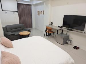 TV a/nebo společenská místnost v ubytování 嘉義旅人 Chiayi Traveler