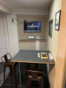 a table in a room with a tv on a wall at "Edificio Don Luis" en Bajada Vieja in Posadas