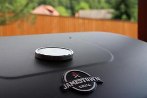 a car logo on the hood of a black car at Varsag Resort in Vărşag