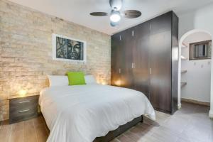 a bedroom with a large bed and a brick wall at Bungalow Albatros Relajante BBQ en Maspalomas in Playa del Ingles +16 photos