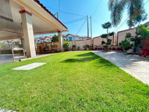 Κήπος έξω από το Life Art Home Family Ipoh Homestay 5R4B 18pax SY28