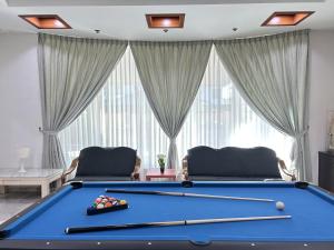 Τραπέζι μπιλιάρδου στο Life Art Home Family Ipoh Homestay 5R4B 18pax SY28