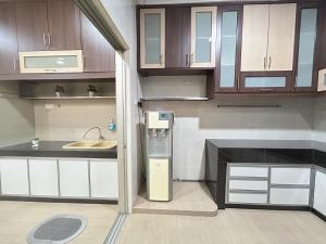 Η κουζίνα ή μικρή κουζίνα στο Life Art Home Family Ipoh Homestay 5R4B 18pax SY28