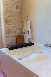 Photo de la galerie de l'établissement Domaine de la Cascade Parfumée, à Grasse