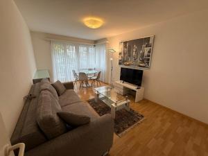 Μια τηλεόραση ή/και κέντρο ψυχαγωγίας στο 2BR flat in city center - Crown 2 +14 φωτογραφίες