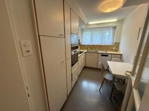 Η κουζίνα ή μικρή κουζίνα στο 2BR flat in city center - Crown 2