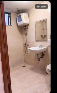 Bilik mandi di apartement Graha cempaka mas