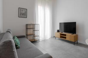 Μια τηλεόραση ή/και κέντρο ψυχαγωγίας στο Urban Nest Artigiano House