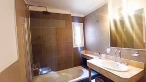 a bathroom with a sink and a bath tub at Departamento Costa Ramayon in San Martín de los Andes +9 photos