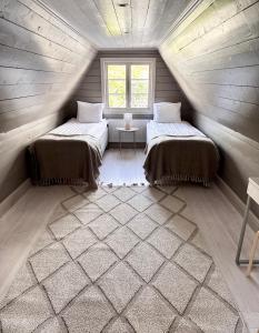 two beds in a small room in a log cabin at Newly renovated 2 bedroom apartment in Visby