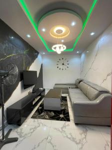 TV a/nebo společenská místnost v ubytování Dearest service apartment