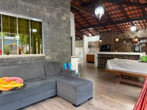 a living room with a couch and a table at Nossa Casa de férias em Alter do Chão in Alter do Chao