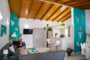 Μια τηλεόραση ή/και κέντρο ψυχαγωγίας στο Summer Dreams Villa Digeliotika Beach