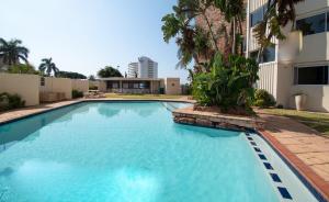 Πισίνα στο ή κοντά στο 64 Sea Lodge Umhlanga Rocks