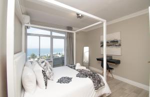 Ένα ή περισσότερα κρεβάτια σε δωμάτιο στο 64 Sea Lodge Umhlanga Rocks +19 φωτογραφίες