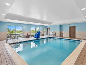 Kolam renang di atau dekat dengan Holiday Inn Express Peotone by IHG