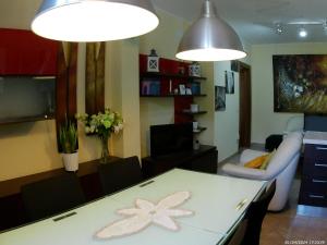 a living room with a table with a flower on it at Locazione Turistica Spaccarotella Terrazzo con Vista su Gualdo Cattaneo in Gualdo Cattaneo