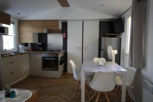 Gallery image of Le Domaine de Litteau 4 étoiles à LITTEAU emplacement 403 2CH 1SDB 6 personnes in Litteau