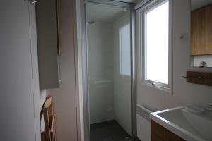 Gallery image of Le Domaine de Litteau 4 étoiles à LITTEAU emplacement 403 2CH 1SDB 6 personnes in Litteau +1 photo