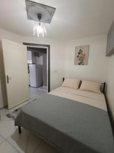 Ένα ή περισσότερα κρεβάτια σε δωμάτιο στο Zeytin apart, Daire 8