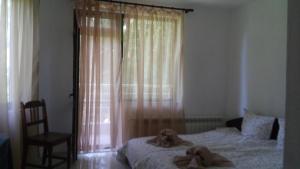 A bed or beds in a room at Apartment's Pita & Mare