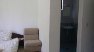 A seating area at Apartment's Pita & Mare