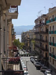 a view of a city street with cars parked at La Maison dello Stretto in Messina +32 photos