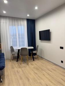 Televisyen dan/atau pusat hiburan di Apartments in Via Roma Residential Complex