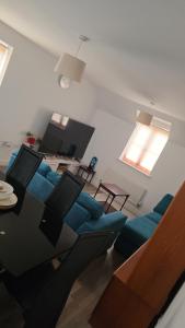 Televiisor ja/või meelelahutuskeskus majutusasutuses Tranquil Haven Cottage