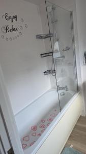 Vannituba majutusasutuses Tranquil Haven Cottage +6 fotot