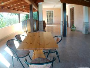 a wooden table and chairs in a room with barrels at Locazione Turistica Spaccarotella Terrazzo con Vista su Gualdo Cattaneo in Gualdo Cattaneo