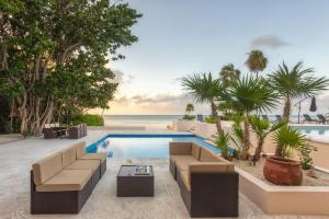 Бассейн в Casa Playa Cozumel - Luxury Beachfront Villa или поблизости +22 фотографии