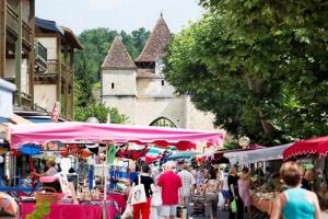 Επισκέπτες που μένουν στο Lamoune