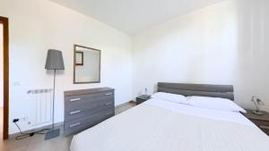 a bedroom with a large white bed and a mirror at Casa Paradiso Sciacca in Sciacca