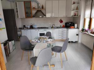 Η κουζίνα ή μικρή κουζίνα στο Casa Ikigai - accogliente e spaziosa