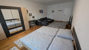 a living room with a bed and a couch at Ferienwohnung Salzachstadt in Laufen