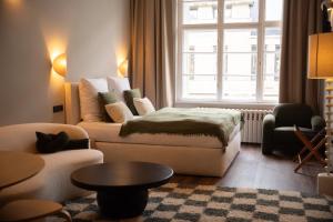 a living room with a couch and a window at The Charming by Curt Suites in Berlin