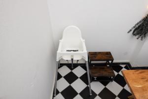 Fotografie z fotogalerie ubytování 6 P Apartment, Central, Fast Internet, Work Station, Family & Group Friendly, Washer, Kitchen v Berlíně + 14 fotografií